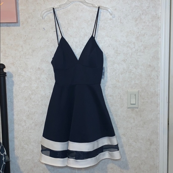 Women’s Dillard’s dress - Picture 1 of 6